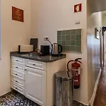 Whome Prime Location Apt With Authentic Lisbon Charm Lisboa