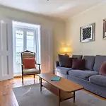 Whome Prime Location With Authentic Charm * Lisboa