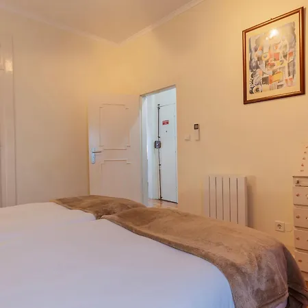 Charm & Class 2bdr By Lovelystay