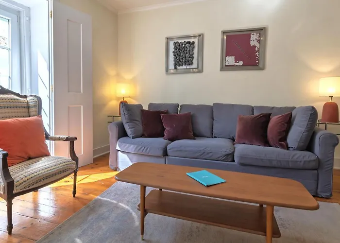 Charm & Class 2bdr By Lovelystay