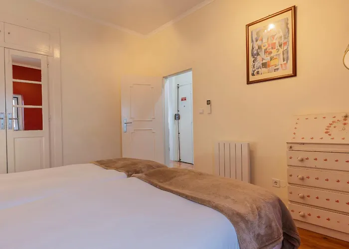 Charm & Class 2bdr By Lovelystay