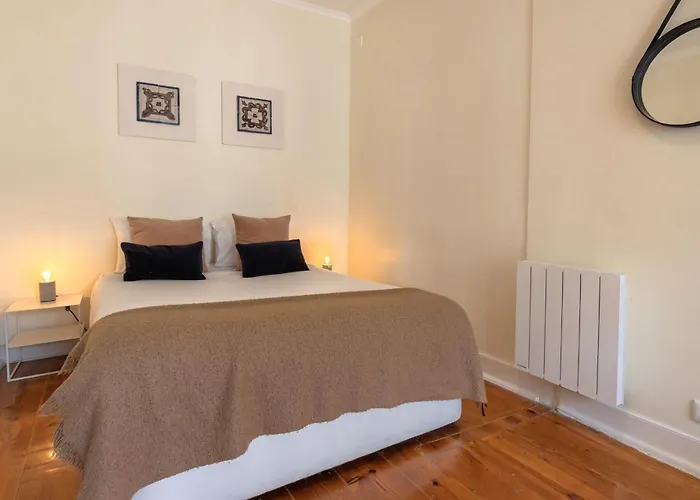 Charm & Class 2bdr By Lovelystay