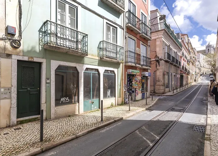 Charm & Class 2bdr By Lovelystay